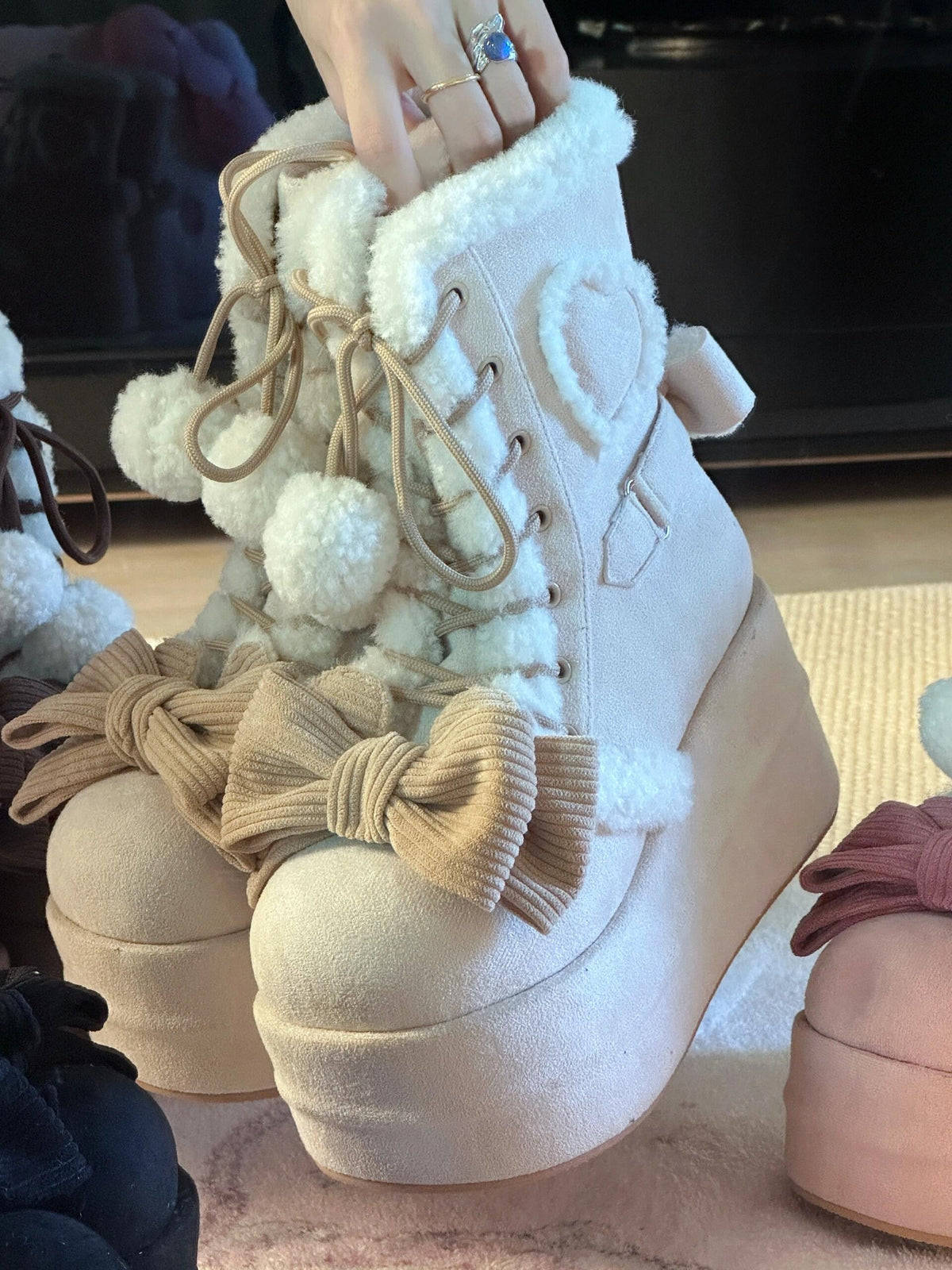 Pom-Pom Snow Heart Boots