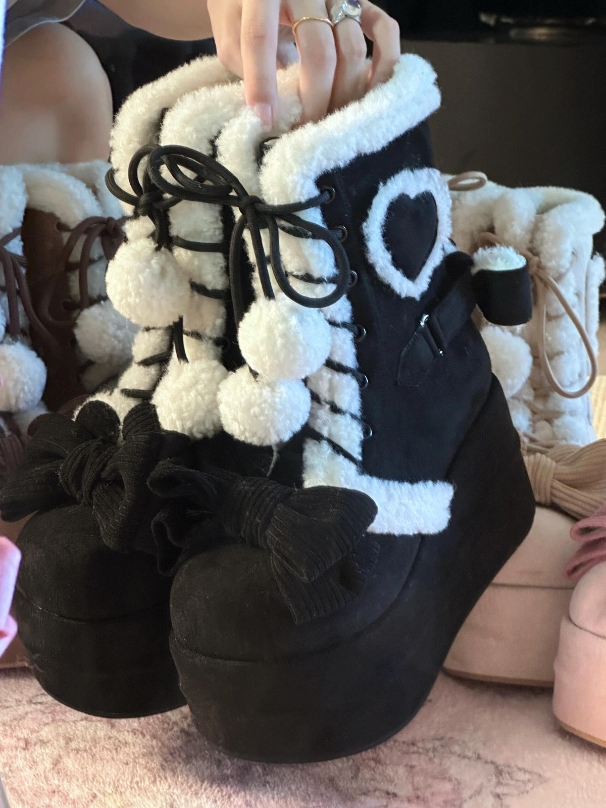 Pom-Pom Snow Heart Boots