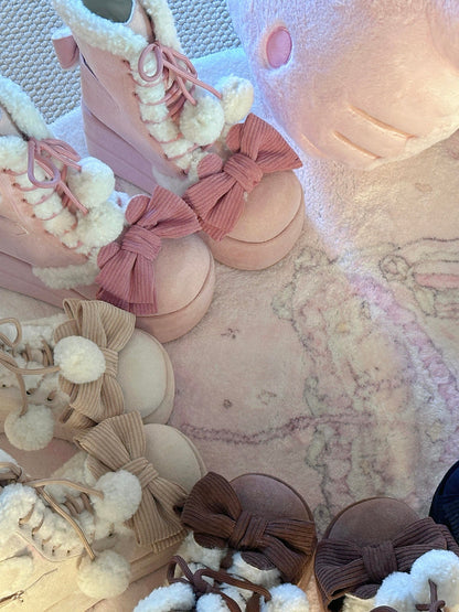 Pom-Pom Snow Heart Boots