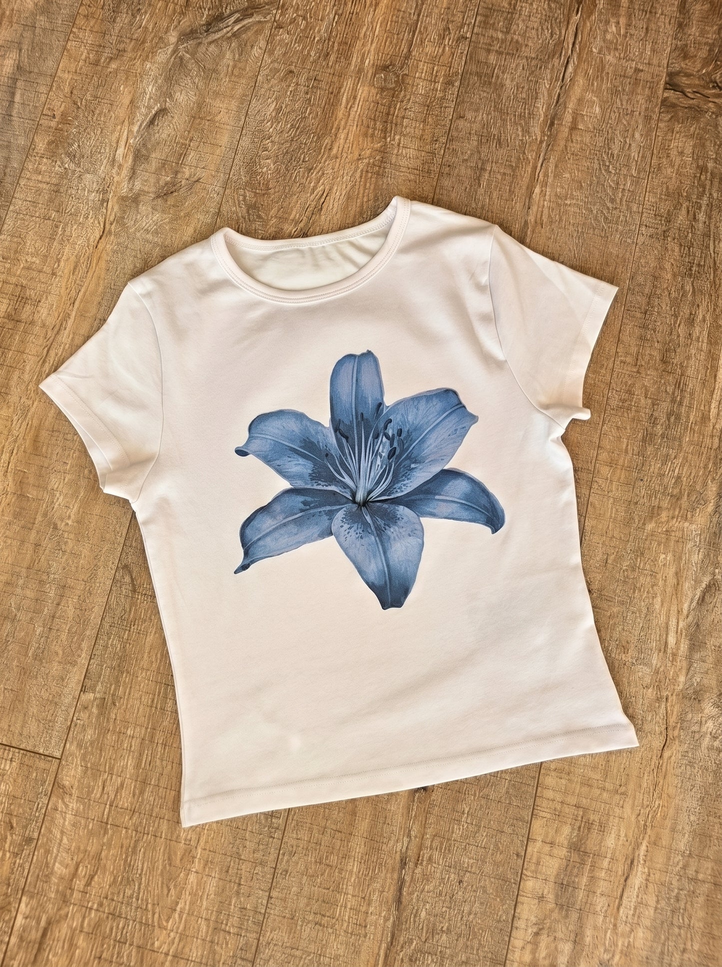 Blue Lily Graphic Crop Tee