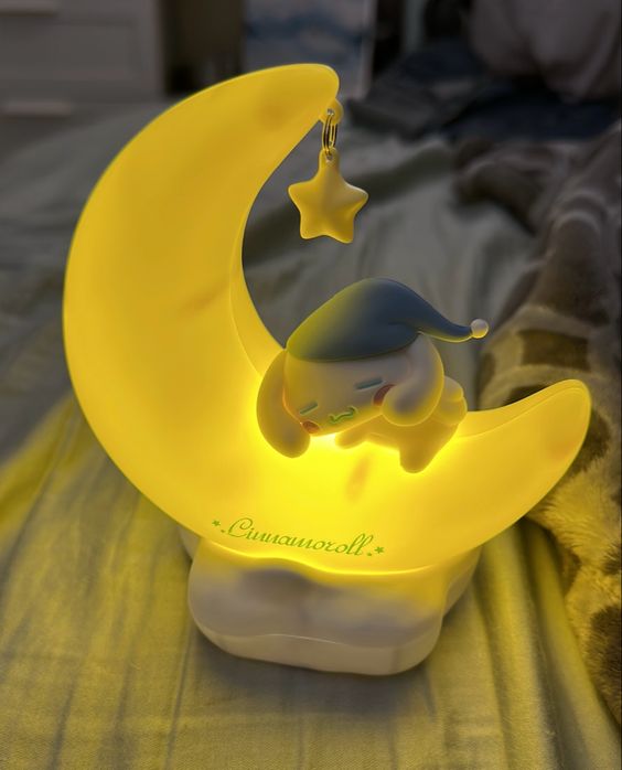 Sanrio Crescent Moon Lamp-Luxandluxy