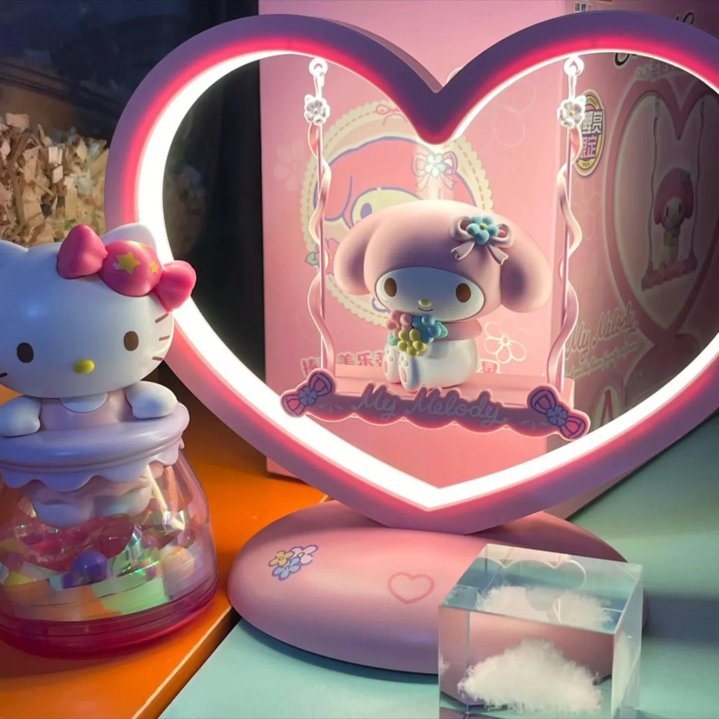 Sanrio Heart Swing Table Lamp-Luxandluxy