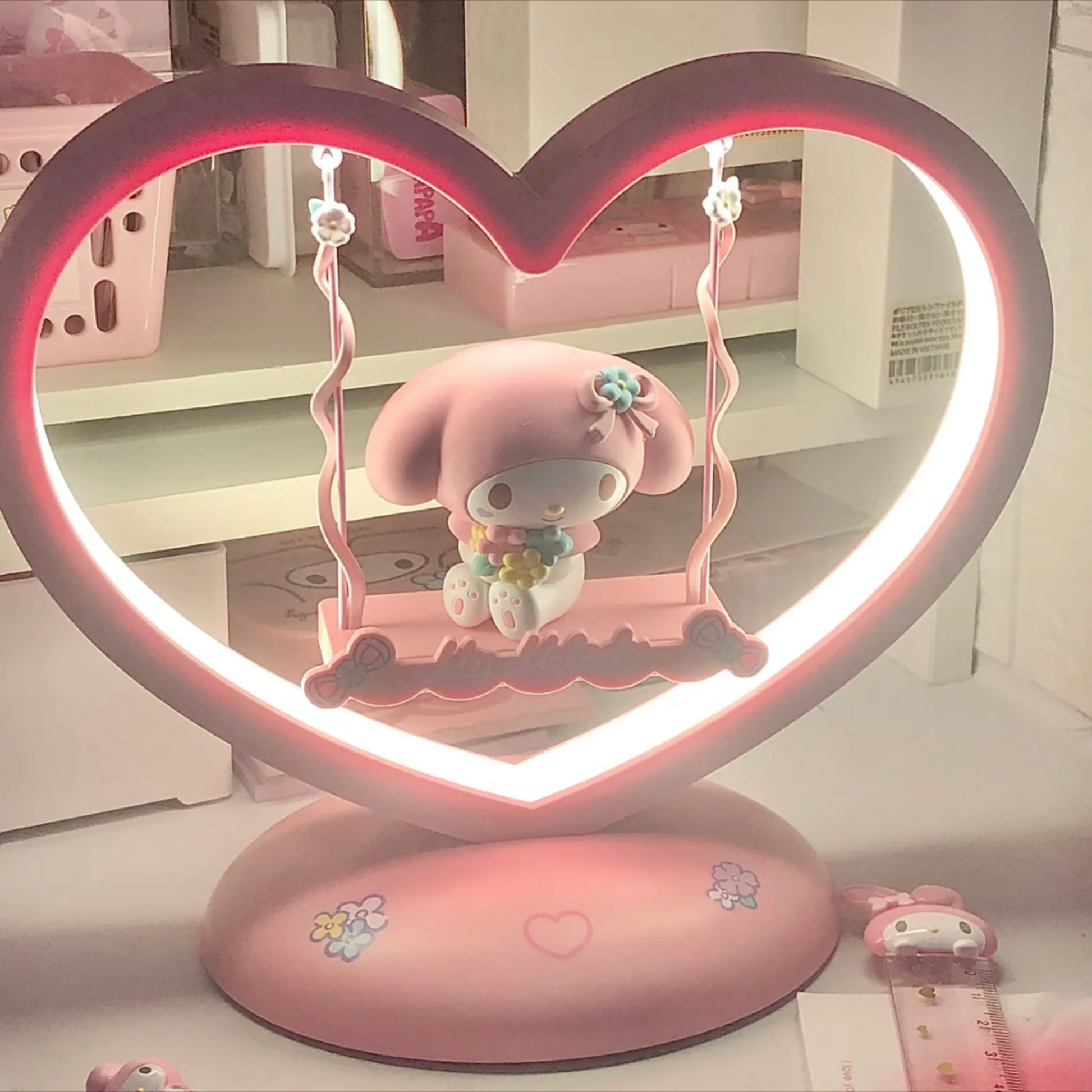 Sanrio Heart Swing Table Lamp-Luxandluxy