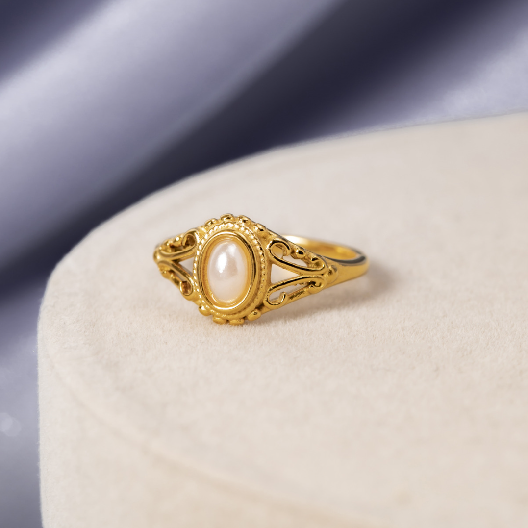 Vintage Royal Pearl Ring
