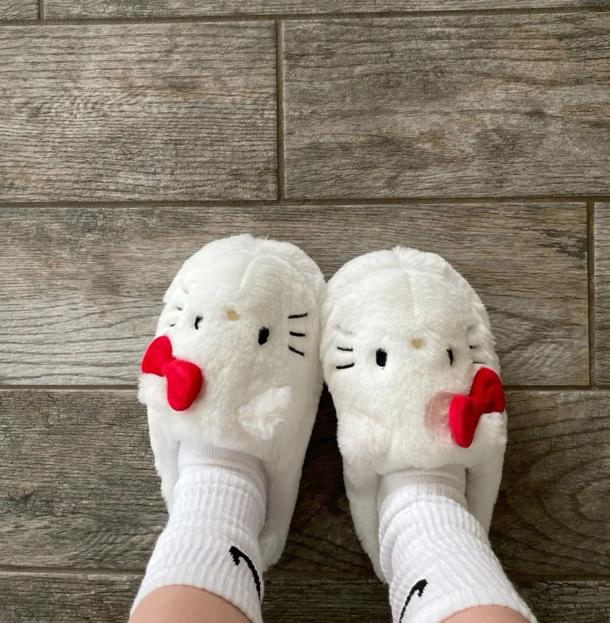 White Hello Kitty Plush Slippers-Luxandluxy